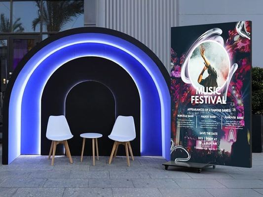 Economia de energia, Display de pôster LED dupla face de alto brilho, parede de vídeo publicitária multifuncional colorida