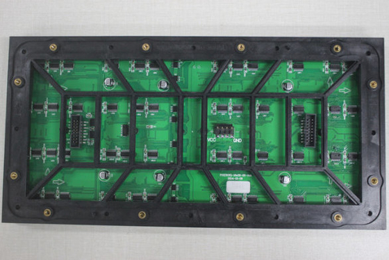 Display LED externo fixado montado na parede com consumo de energia máximo de 800 W/m2