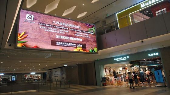 Gabinete LED ultraleve com espessura de 22,5 mm e alta resolução para sala de reuniões