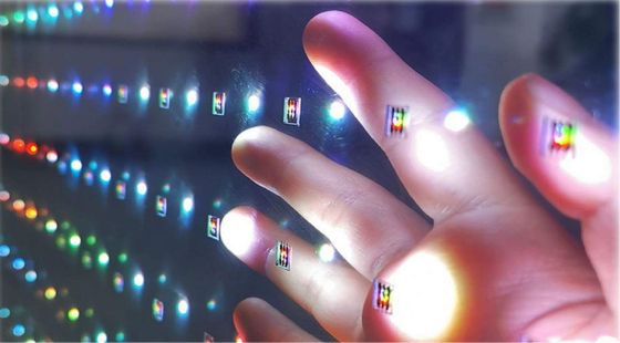 Ecrã LED de vidro transparente P3.91mm Série holográfica Refresh 3840Hz