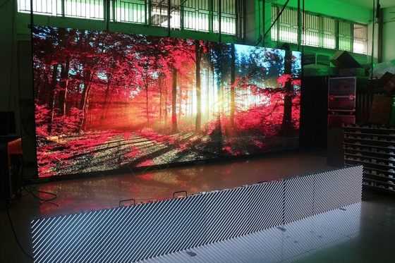 O fundo de fase do quadro de avisos conduziu o arrendamento 50 x 50cm P2.6mm IP40 da tela de exposição