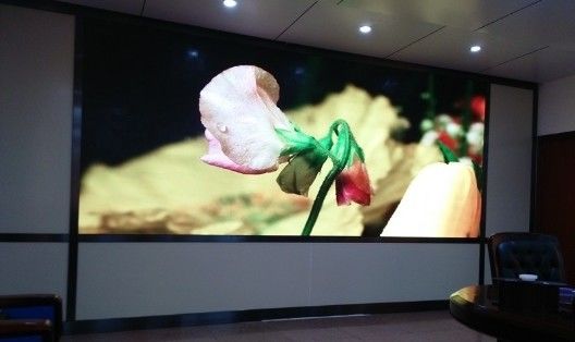 Indoor P2. 5 Pequenos Pixel Pitch LED Displays High Definition 3840hz Para escritórios corporativos