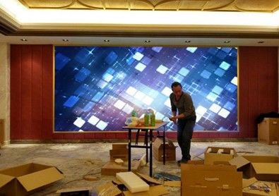 Indoor P2. 5 Pequenos Pixel Pitch LED Displays High Definition 3840hz Para escritórios corporativos