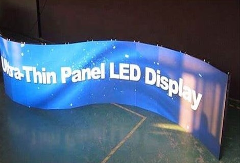 O anúncio publicitário conduziu a exposição flexível FPC 200W/M2 1 64s da cortina do módulo